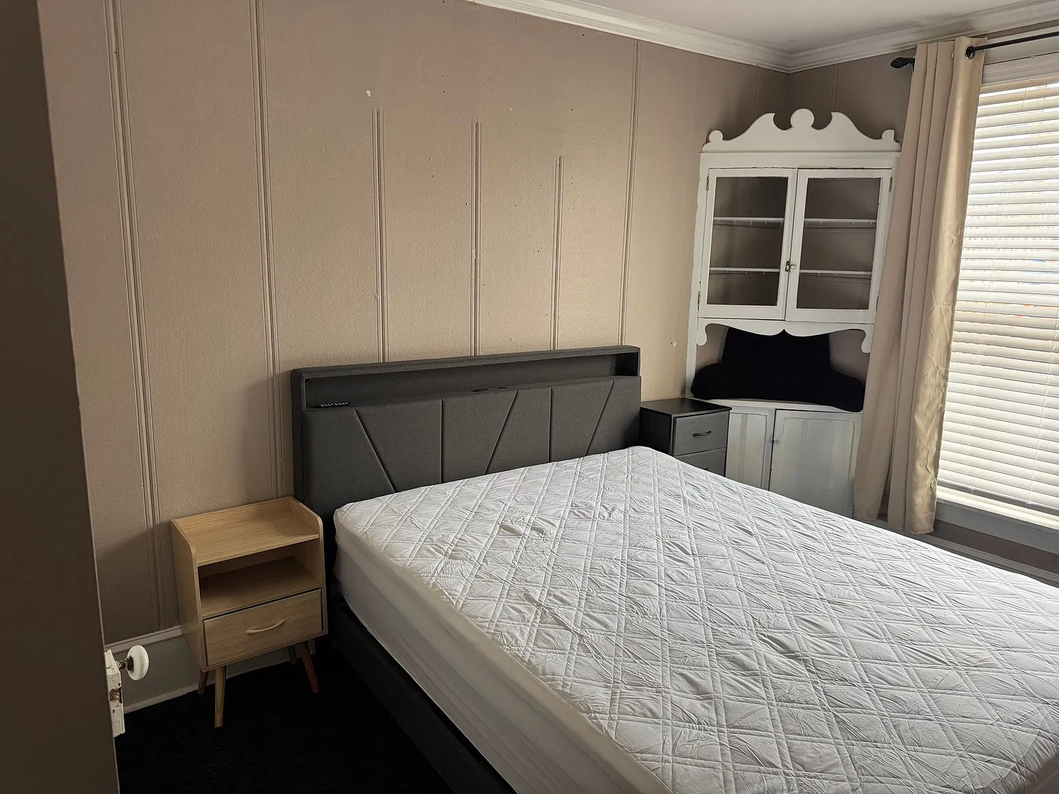 136 w 7th rooms for rent — Photo 2