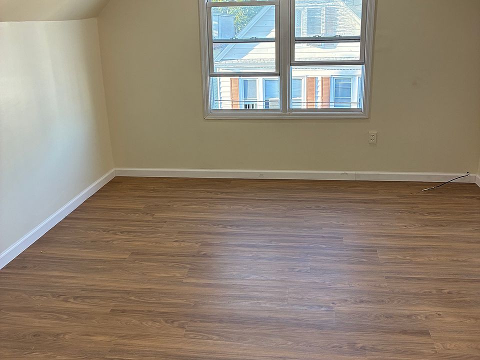 1st image of 158 W 33rd St Floor 3