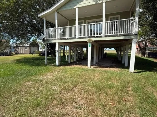 44 Starling Dr, Palacios, TX 77465