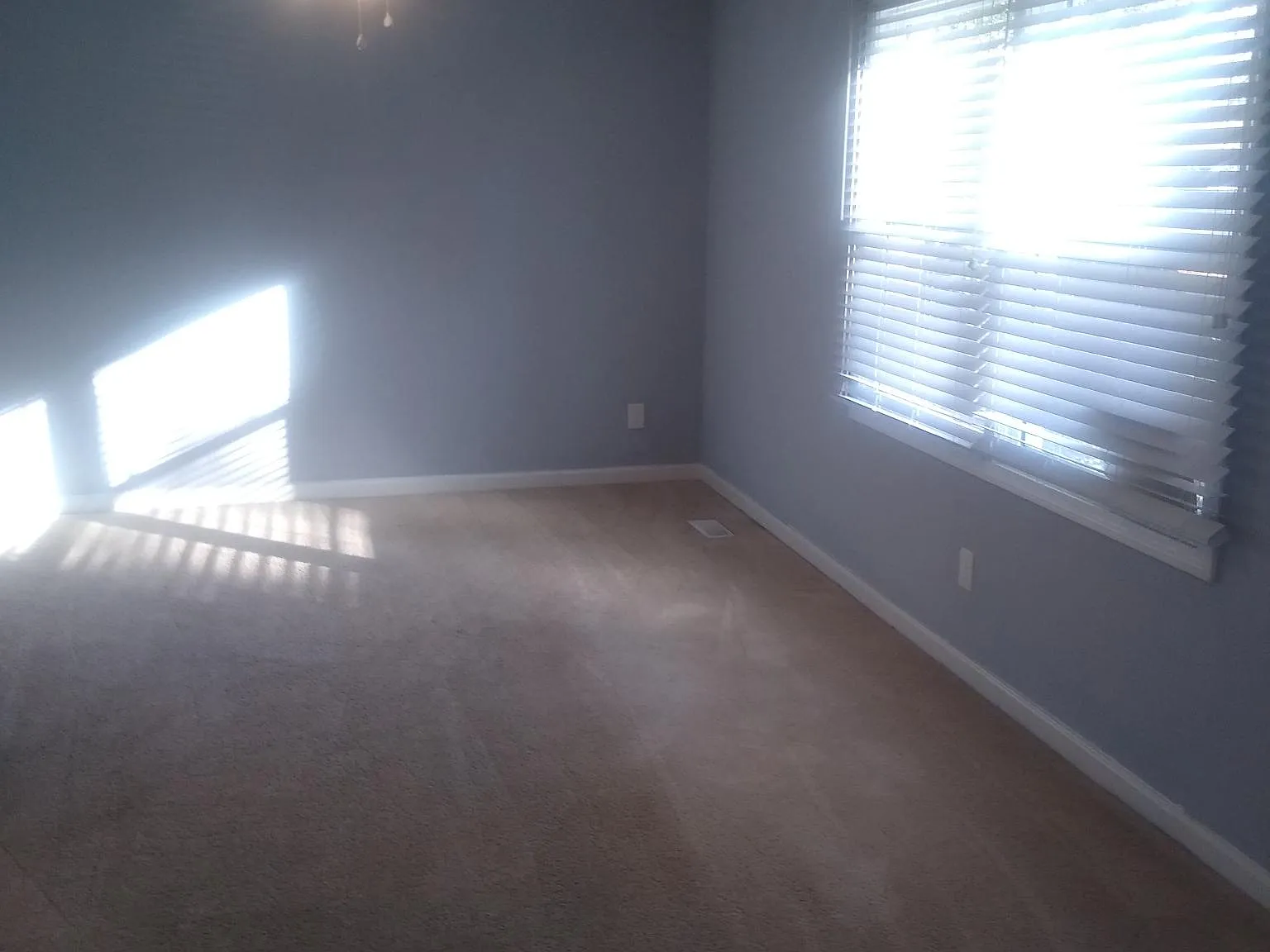 3 bed, 1.5 bath, 1549 sqft, $1,800 — Photo 4