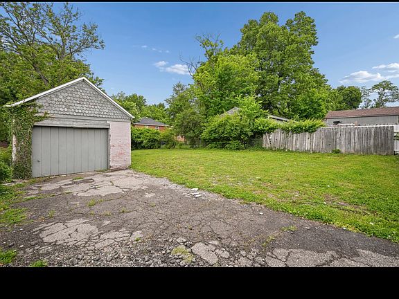 3rd image of 6815 Montgomery Rd