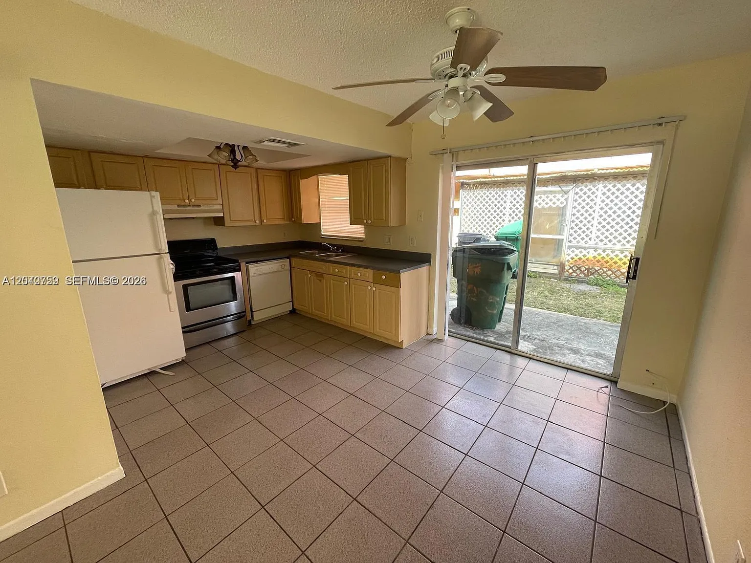 Royal Oaks Townhouse 10 C — Photo 3
