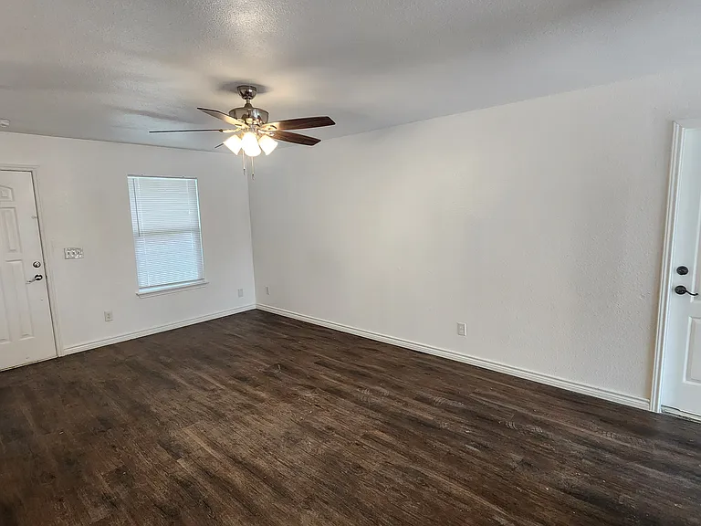 542 Pharis St — Photo 23