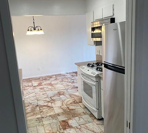 4th image of 3636 Sumner Ave