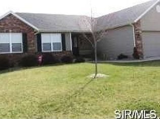 2748 Deerfield Dr, Maryville, IL 62062