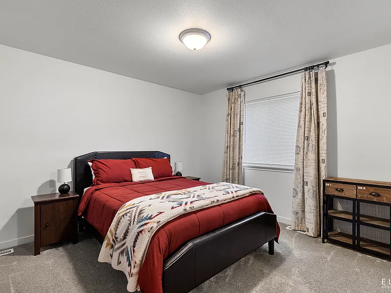 Large Secondary bedroom
*note: furniture not included.