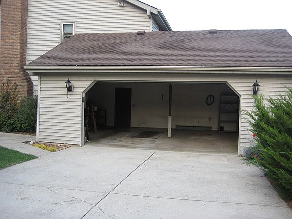 Oversized 2-Car Garage
