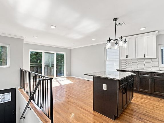 5th image of 589 S 19th St #1