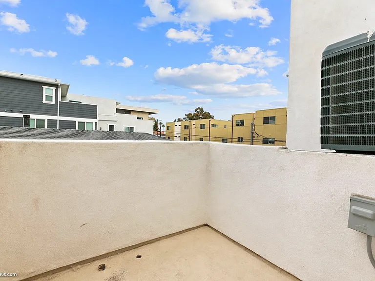 1627 Hornblend St — Photo 23
