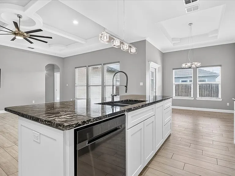 6718 Stuyvesant Ct — Photo 12