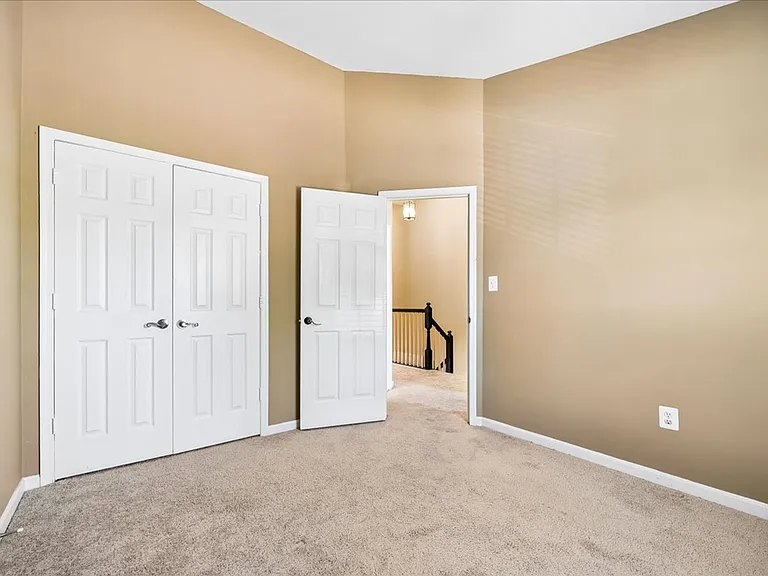 6630 Commodore Ct — Photo 20