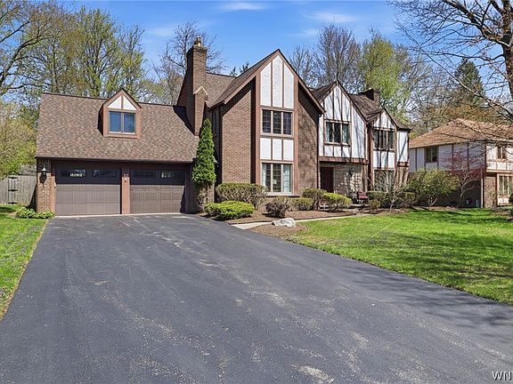 3rd image of 37 Crown Point Ln