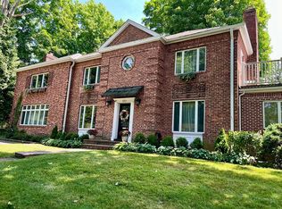 130 Shoreward Dr, Great Neck, NY 11021