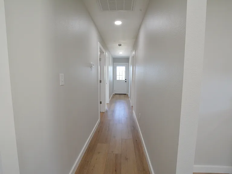 421 Valerie St — Photo 8