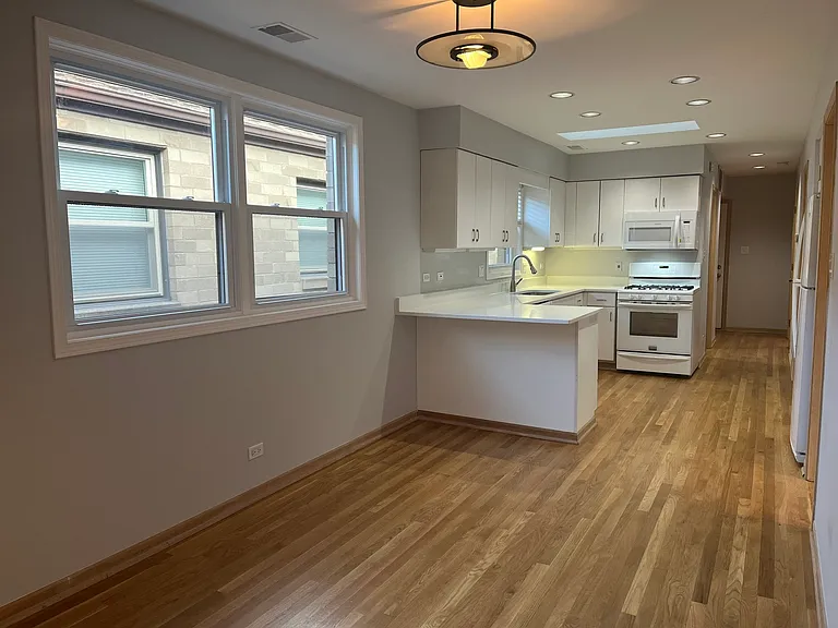 449 W 37th St #2 — Photo 4