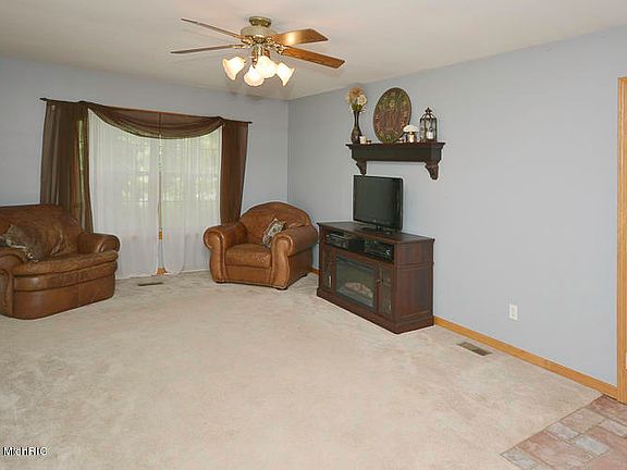 5th image of 23945 Lake Shore Dr