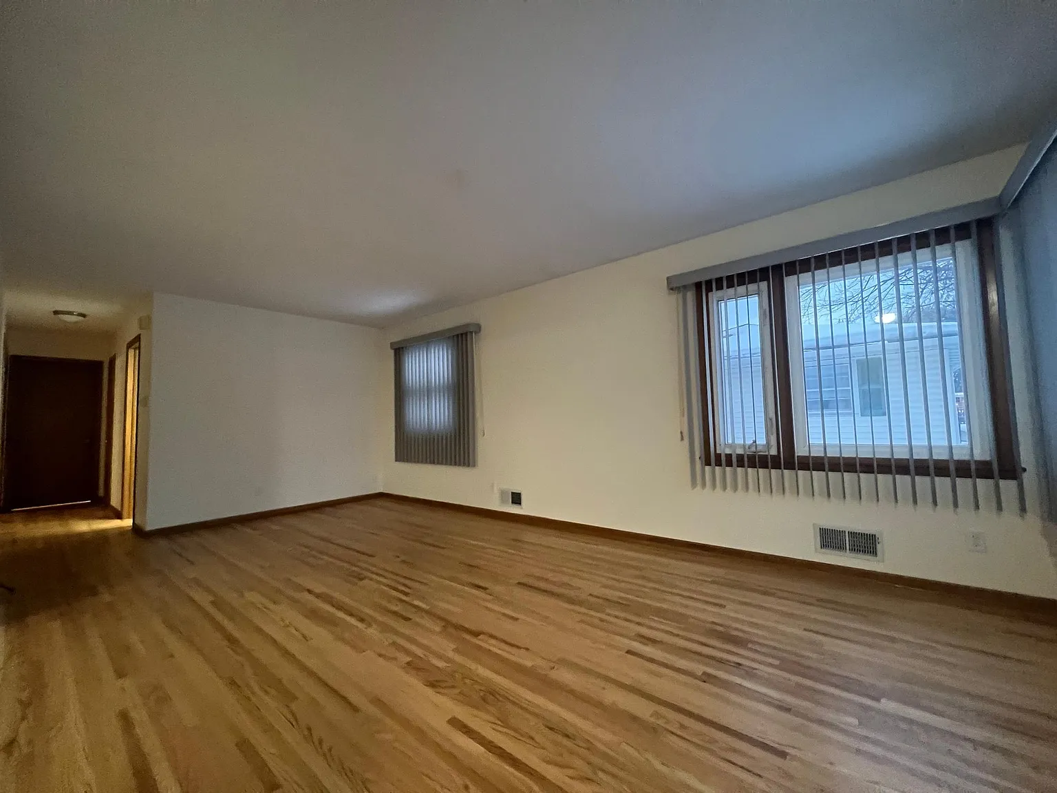 3 bed, 2056 sqft, $2,195 — Photo 2