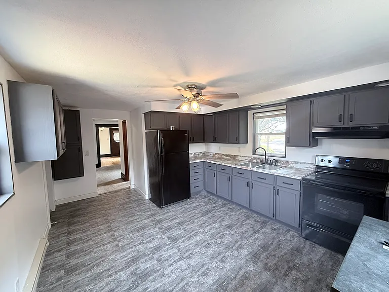 741 Elgin St #1 — Photo 14
