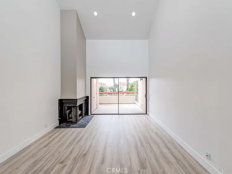 941 W Carson St #306 — Photo 6