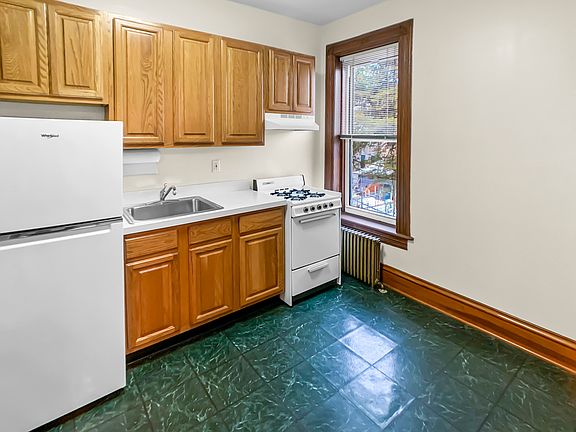 4th image of 426 47th St #3R