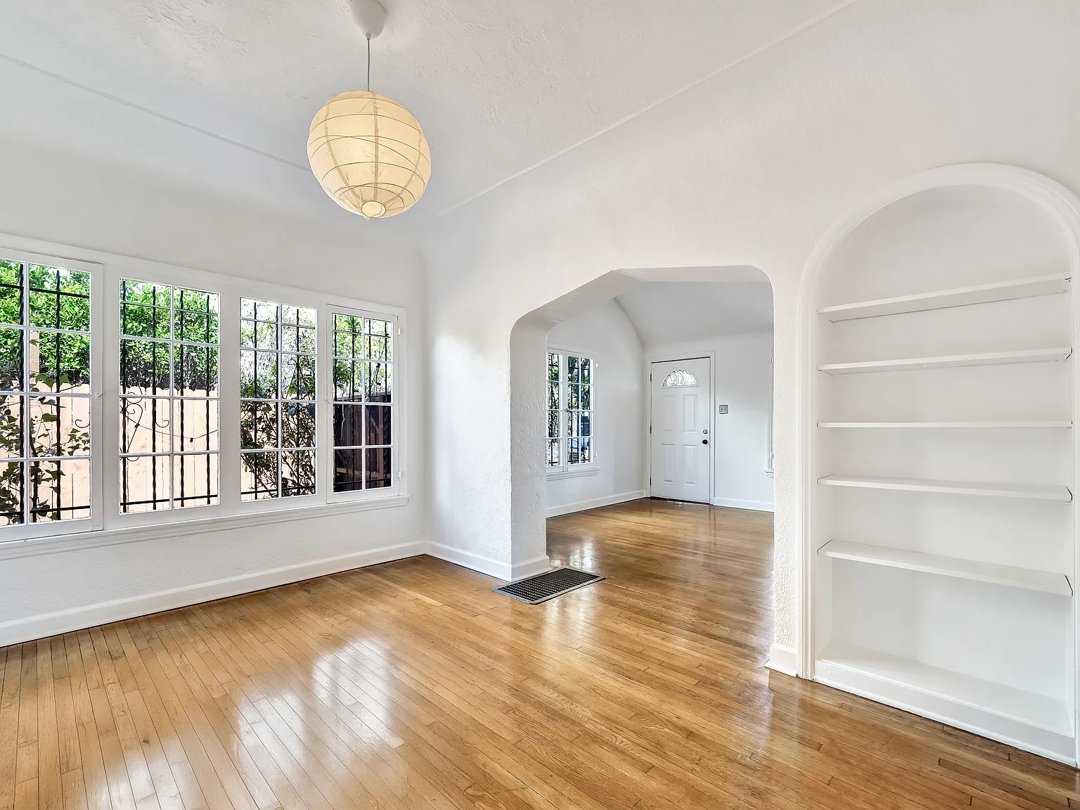 2 bed, 1.5 bath, 1200 sqft, $5,500 — Photo 4