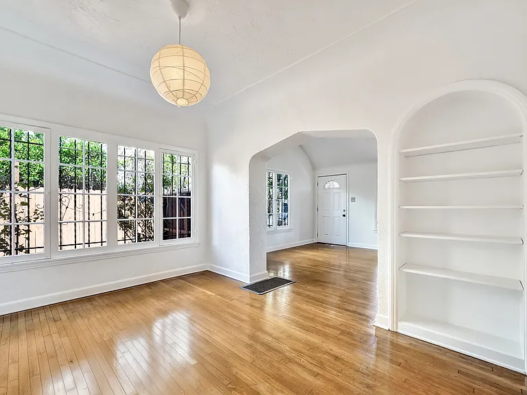 815 N Curson Ave — Photo 4