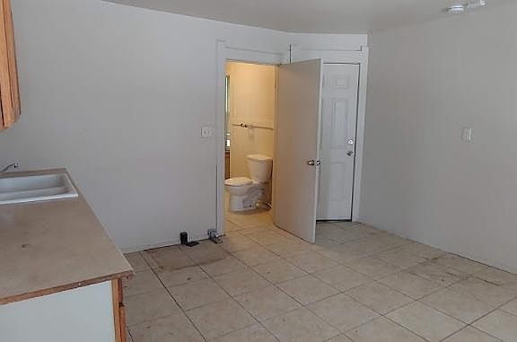 3rd image of 639 W Meinecke Ave #2