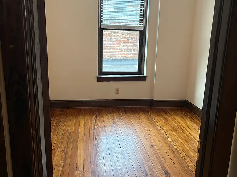 210 E 5th St #6 — Photo 4