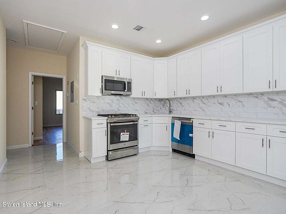 4th image of 97 Quinlan Ave #1