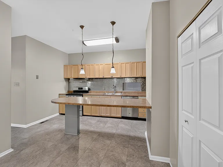 4325 Maryland Ave — Photo 8