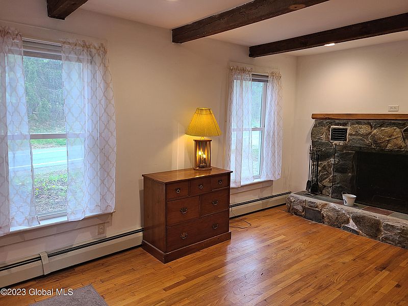 5th image of 1586 Garfield Road