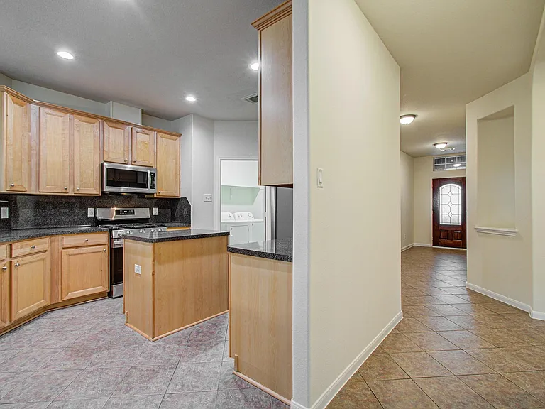 1904 Roaring Springs Ct — Photo 2