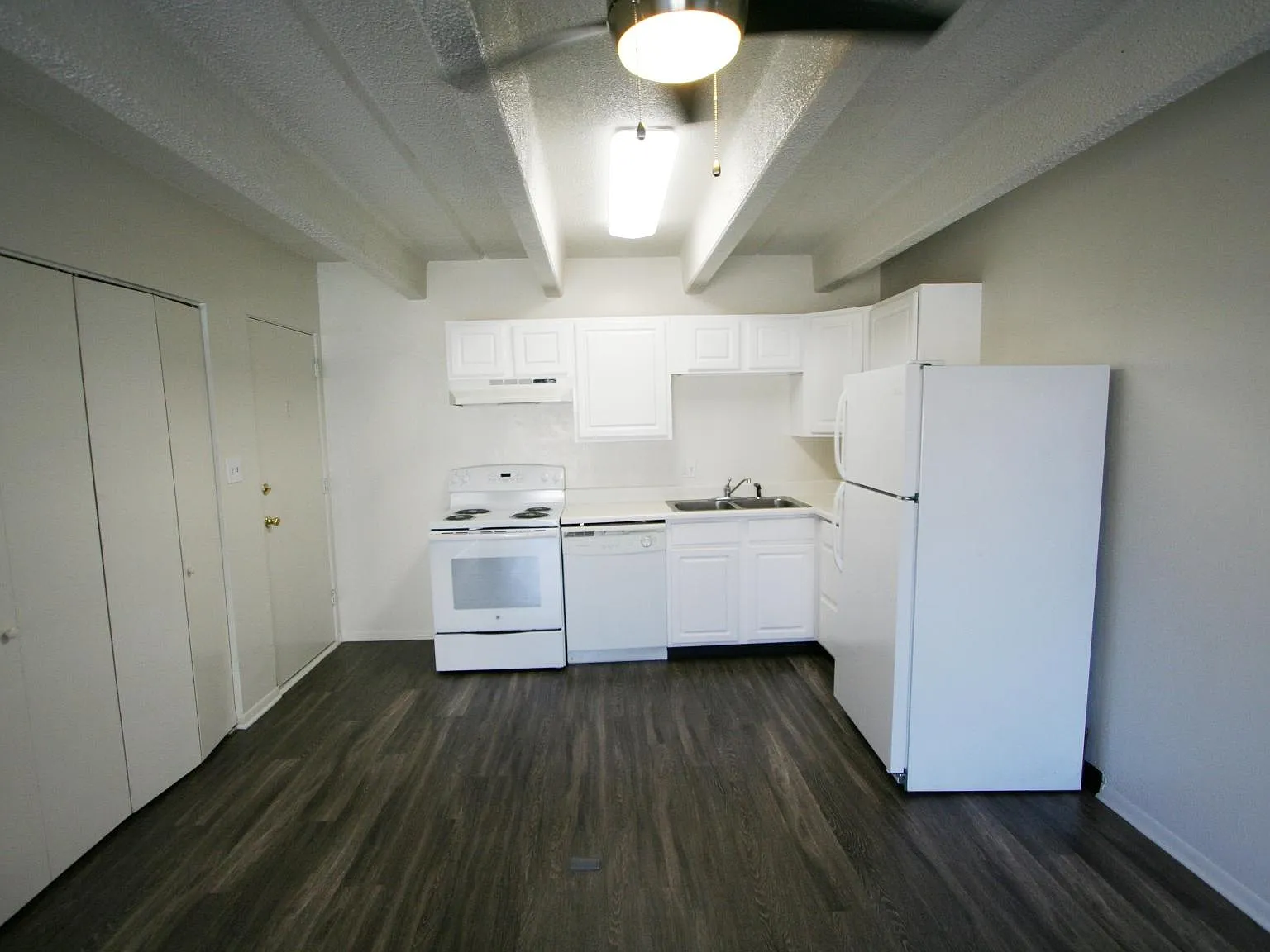 2 bed, 750 sqft, $1,595 — Photo 3