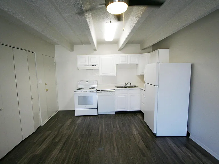 1085 N Pearl St #304 — Photo 3