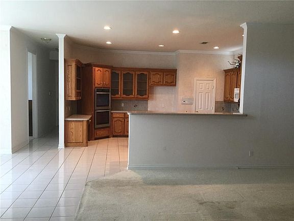 5th image of 656 Hawthorn Cir