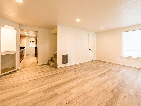 4th image of 1335 SE Oar Ave