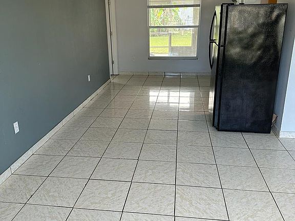 5th image of 10 Catalina Ct
