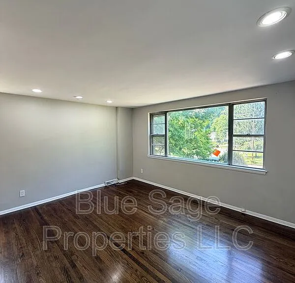 205 Juniper Rd — Photo 4