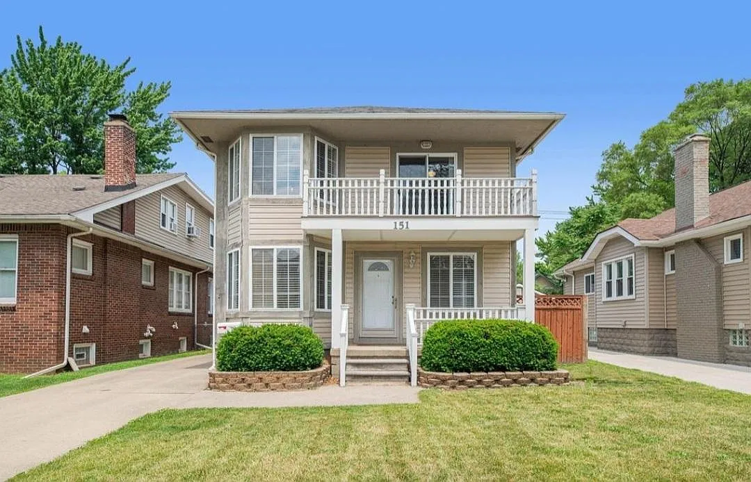 3 bed, 1366 sqft, $2,600 — Photo 1