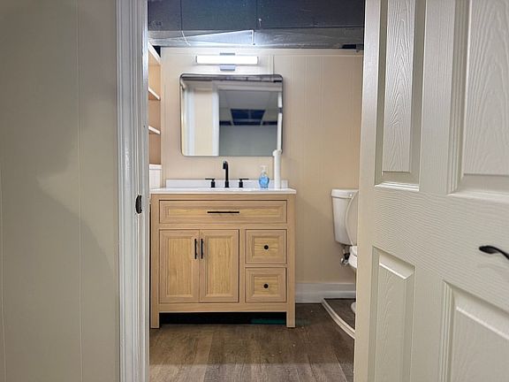 3rd image of 559 Portland Way S