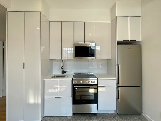 Rented by REAL New York | media 12