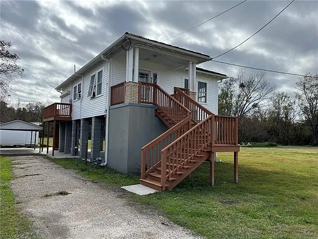 2 bed, 1.0 bath, 980 sqft, $1,300 — Photo 2