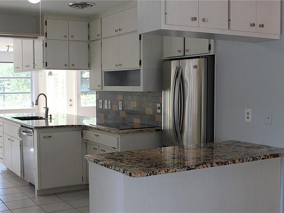 4th image of 3528 Jaffa Dr