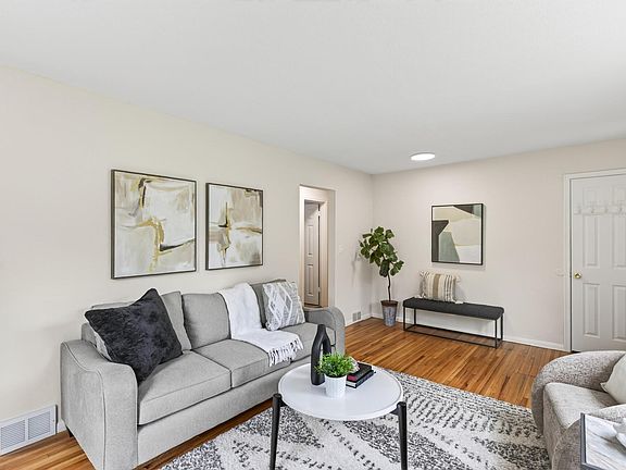 4th image of 1859 Hoyt Ave E