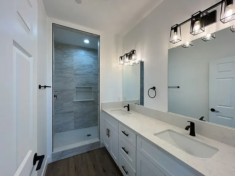 8109 Underwood Ave — Photo 10