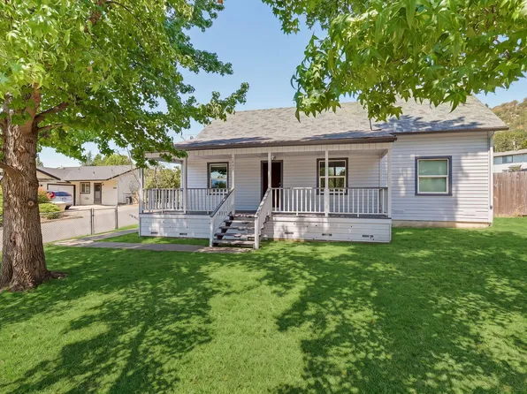 2082 NE Fairview Ave, Grants Pass, OR 97526