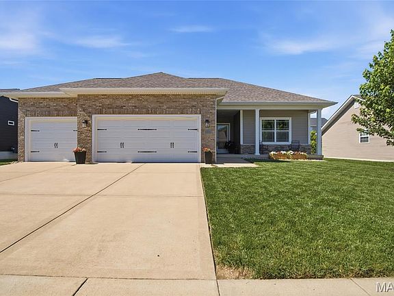 3rd image of 608 Willowbrook Way
