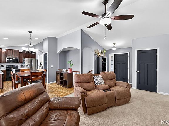 4th image of 360 Spring Valley Dr