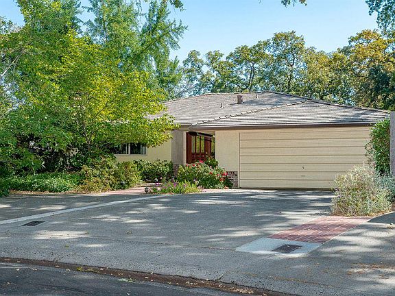 2nd image of 1811 Deerwood Cir