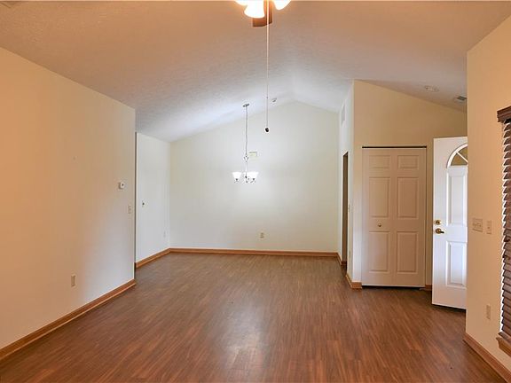 4th image of 5279 Clover Dr